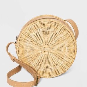 Straw circle bag